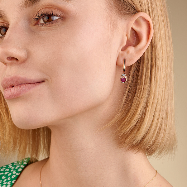 Золоті сережки-підвіски з рубіном і діамантами (арт. С011051р) – зображення 2