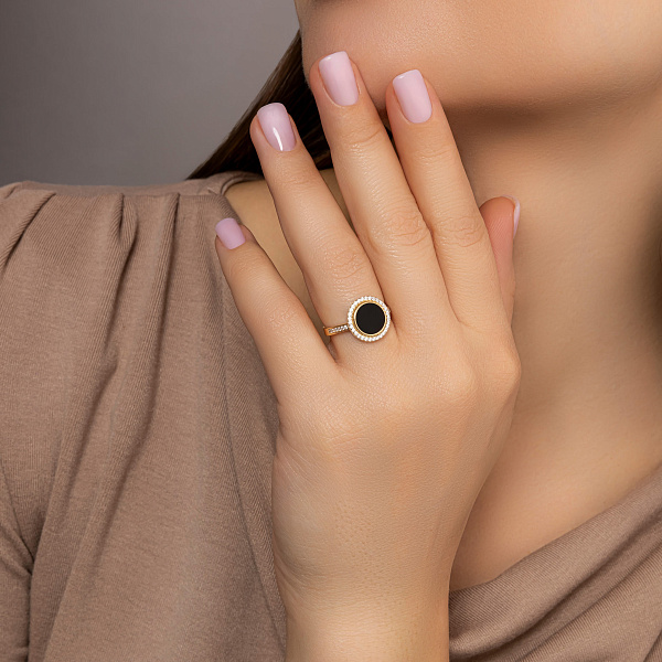 Золота каблучка Лýна з емаллю і фіанітами (арт. 140692же) – зображення 3