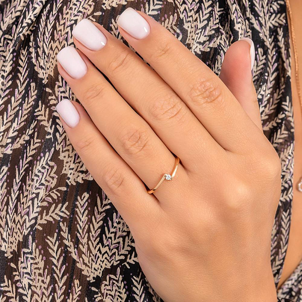 Тонка золота каблучка з діамантом (арт. К011348005) – зображення 3