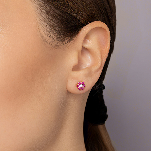 Золотые серьги пусеты с рубином и бриллиантами (арт. Т011634р) – изображение 2