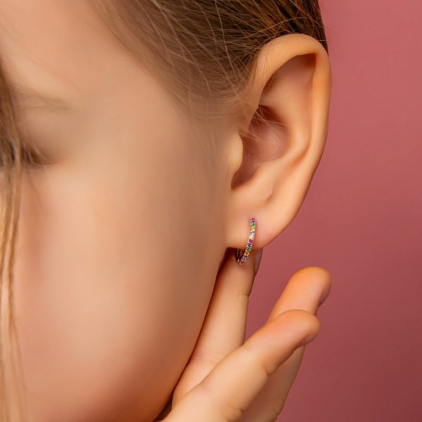 Золоті сережки-кільця з кольоровими фіанітами (арт. 111348цв) – зображення 3