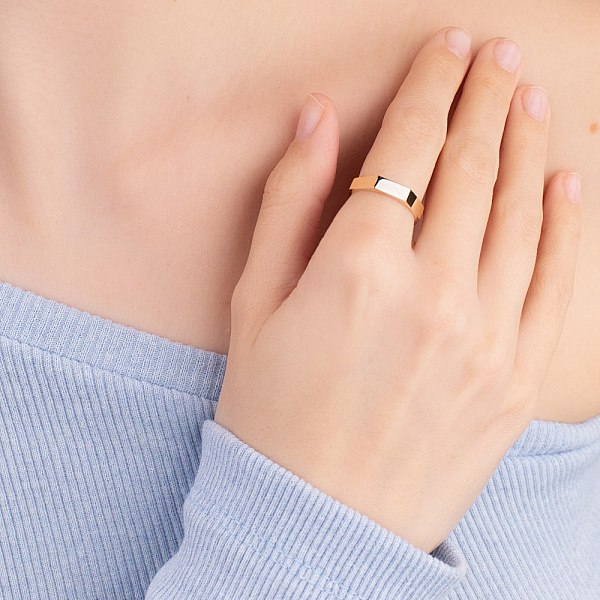 Золотое кольцо в красном цвете металла с родированием (арт. 154719р) – изображение 3