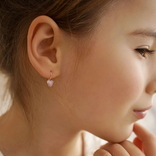 Дитячі золоті сережки «Серденька» з рожевими фіанітами (арт. 110443р) – зображення 3