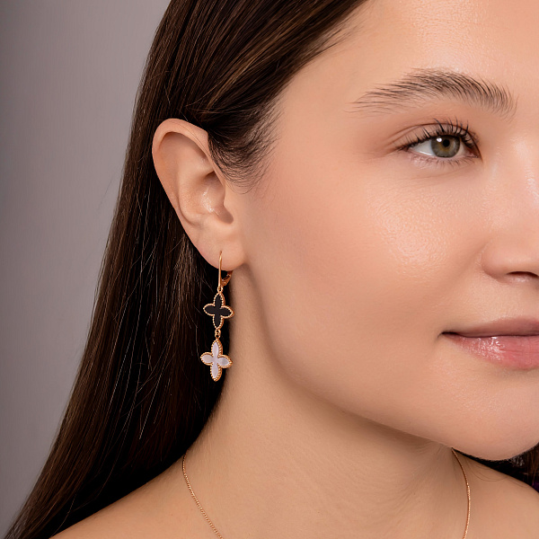 Золоті сережки Конюшина з оніксом і перламутром (арт. 1091541/15оп) – зображення 3