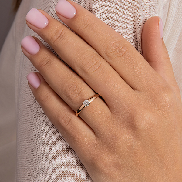 Золотое помолвочное кольцо с бриллиантом (арт. К011076020) – изображение 2