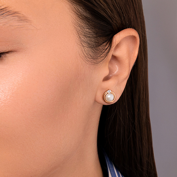 Золотые серьги с жемчугом и фианитами (арт. 110895) – изображение 2