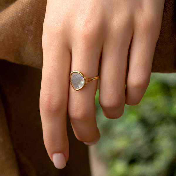 Золотое кольцо Diva с перламутром (арт. 154963жп) – изображение 3