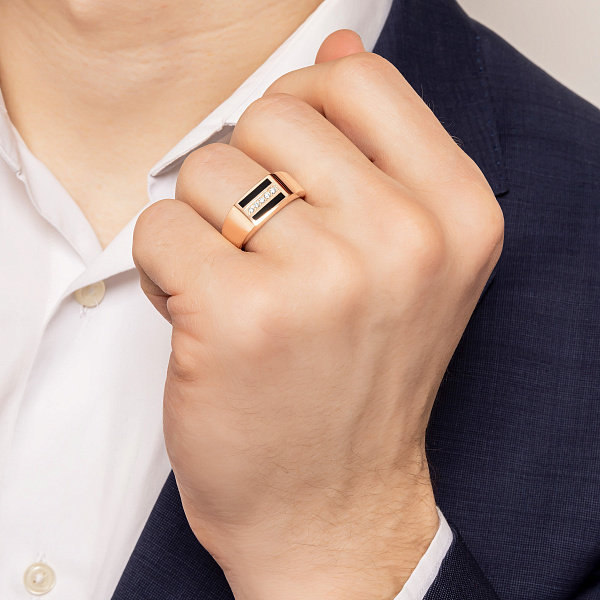 Золотая печатка с бриллиантами и эмалью (арт. К170090010еч) – изображение 2