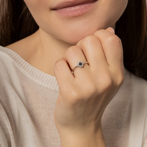 Кольцо из белого золота с черными и белыми бриллиантами (арт. 1192121202ч) – изображение 3