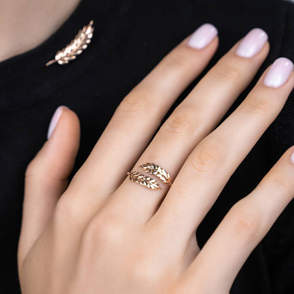 Золотое незамкнутое кольцо "Колосок" (арт. 141166) – изображение 2