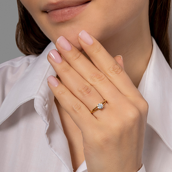 Заручальна каблучка з жовтого золота з фіанітами (арт. 140445ж) – зображення 3