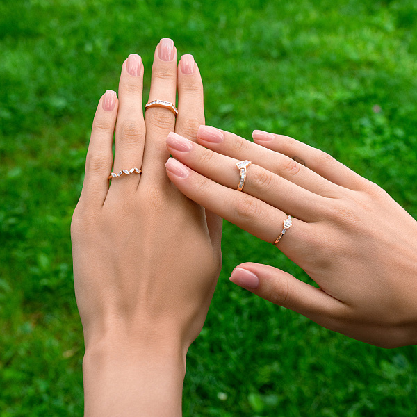 Золотое кольцо с фианитами (арт. 155588) – изображение 2