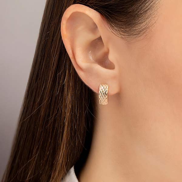 Золотые серьги прямоугольной формы с алмазной гранью (арт. 120601) – изображение 2