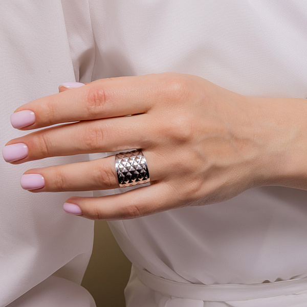 Массивное кольцо из белого золота (арт. 156279б) – изображение 2