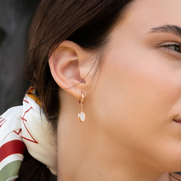 Серьги Лýна из красного золота с перламутром (арт. 109515п) – изображение 3