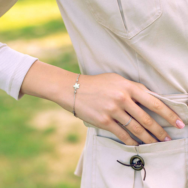 Золотой браслет в белом цвете металла (арт. 325431б) – изображение 2