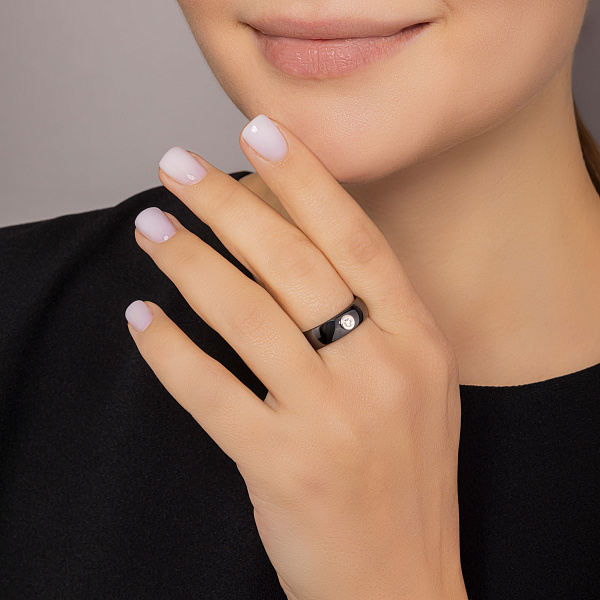 Кольцо из золота и черной керамики с бриллиантом (арт. К011228005бч) – изображение 7