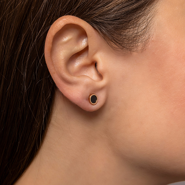 Золотые серьги пусеты с эмалью Лýна (арт. 111086/1ч) – изображение 4