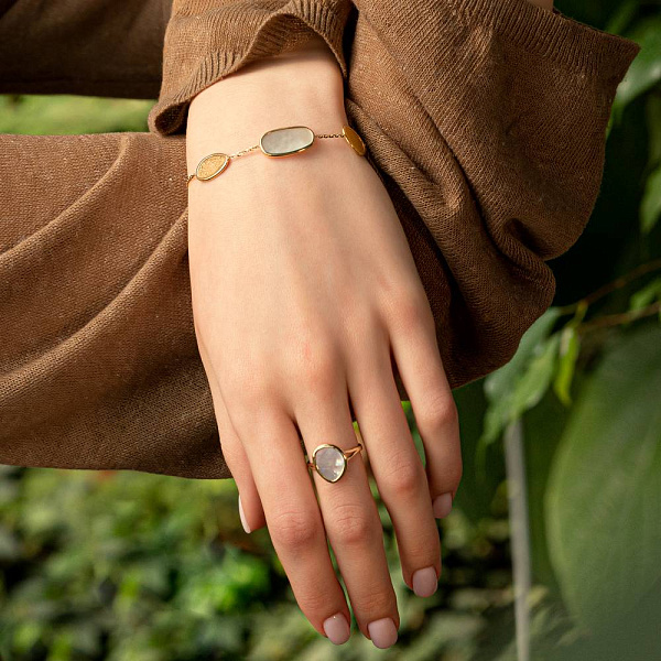 Золотое кольцо Diva с перламутром (арт. 154963жп) – изображение 4