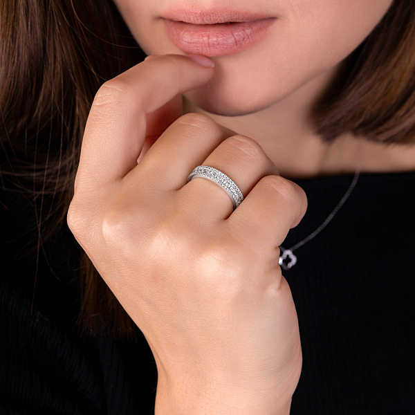 Каблучка з білого золота з доріжками з діамантів (арт. К011312050б) – зображення 2