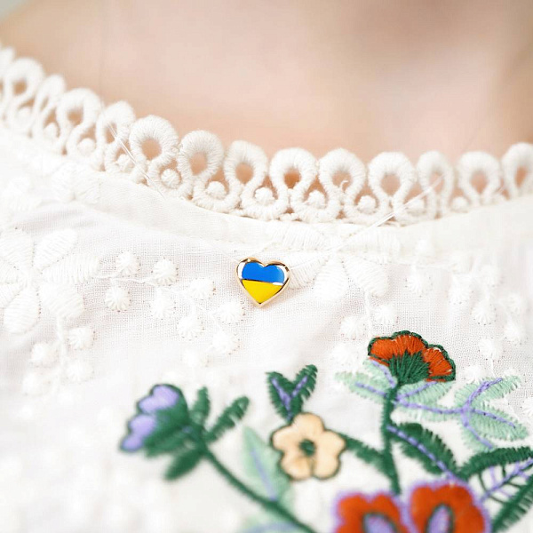 Силиконовое колье с золотым подвесом и синей и желтой эмалью на леске (арт. 360122есж) – изображение 4