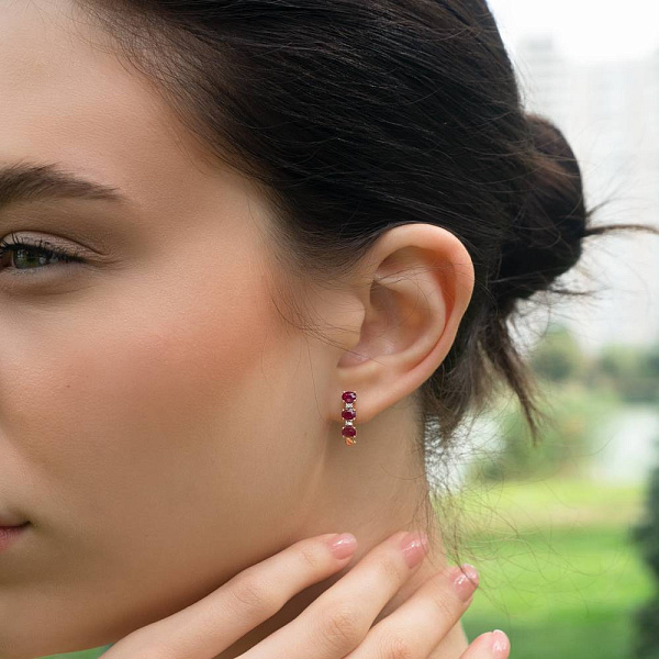 Серьги из золота с бриллиантами и рубином (арт. С011106р) – изображение 2