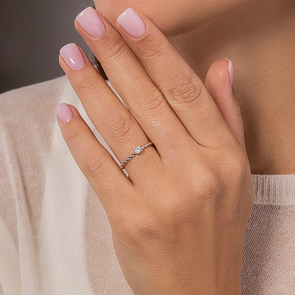 Золотое кольцо с бриллиантом (арт. К011774010б) – изображение 3