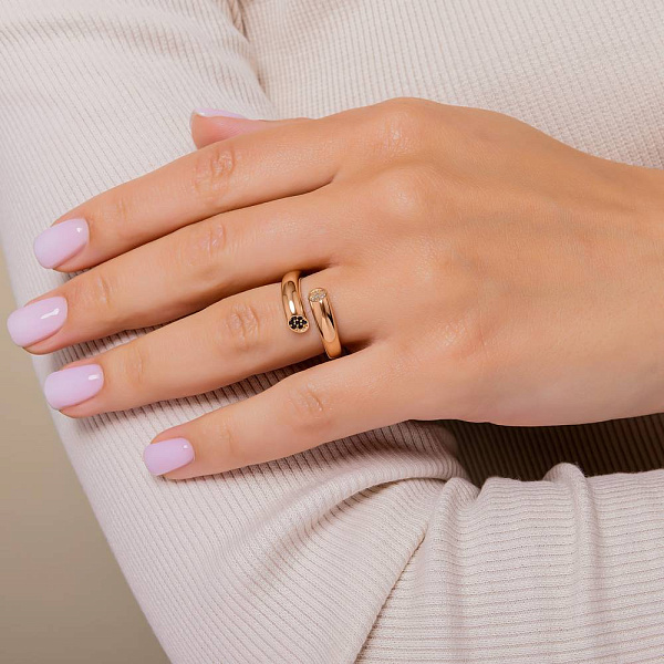 Золотое кольцо с белыми и черными фианитами (арт. 156388ч) – изображение 2