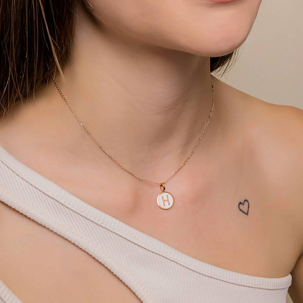 Золотой кулон Буква Н с эмалью (арт. 440965еп) – изображение 2