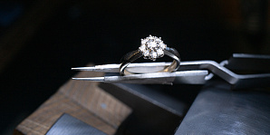 Як зменшити каблучку вдома та у ювеліра