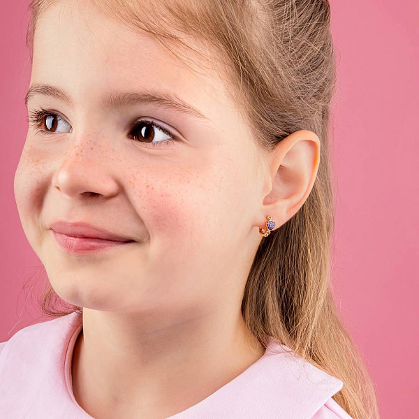 Золоті дитячі сережки з фіолетовими фіанітами  (арт. 110486ф) – зображення 4