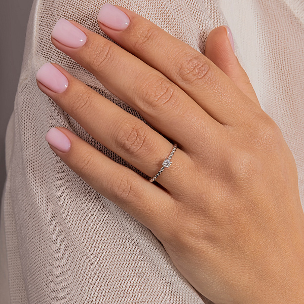 Золотое кольцо с бриллиантом (арт. К011774010б) – изображение 2