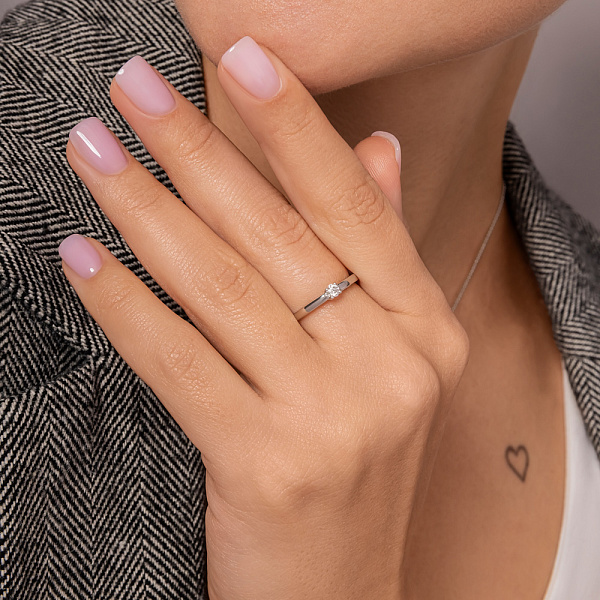 Кольцо помолвочное из белого золота с бриллиантом (арт. К341217010б) – изображение 4