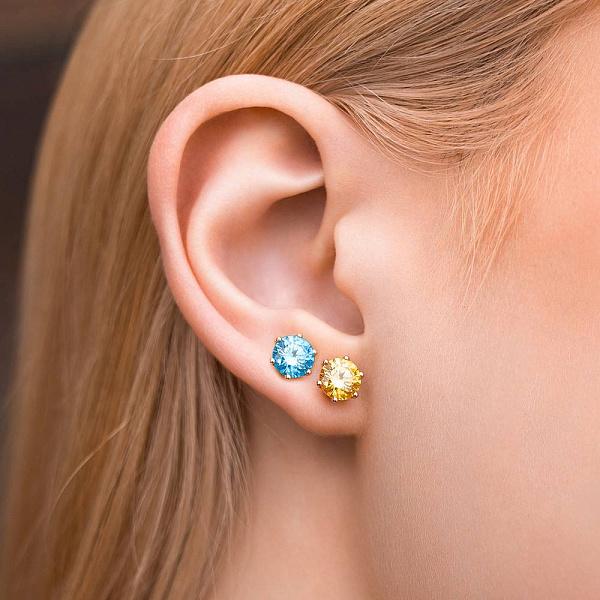 Золотые серьги-пусеты с голубым и желтым фианитами (арт. 110341жг) – изображение 2