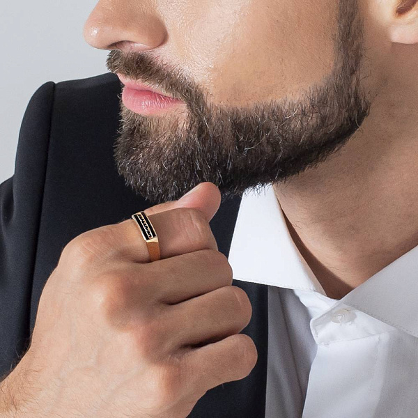 Золотий перстень з емаллю і чорними фіанітами (арт. 170072ч) – зображення 2