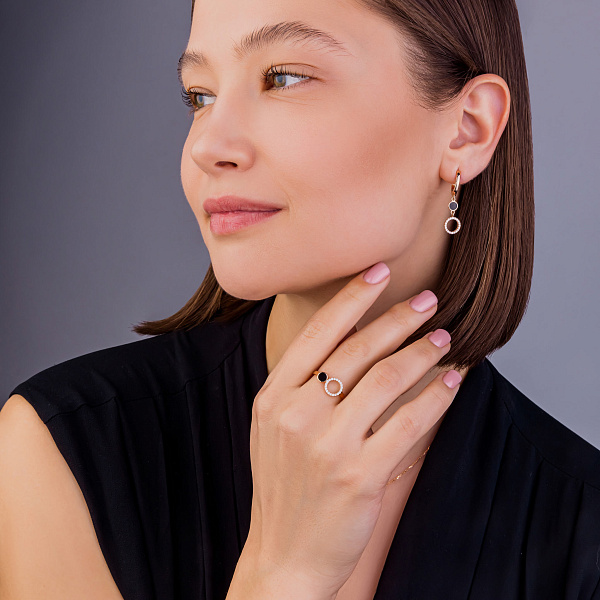 Золота каблучка з фіанітами та емаллю (арт. 1190213101) – зображення 3