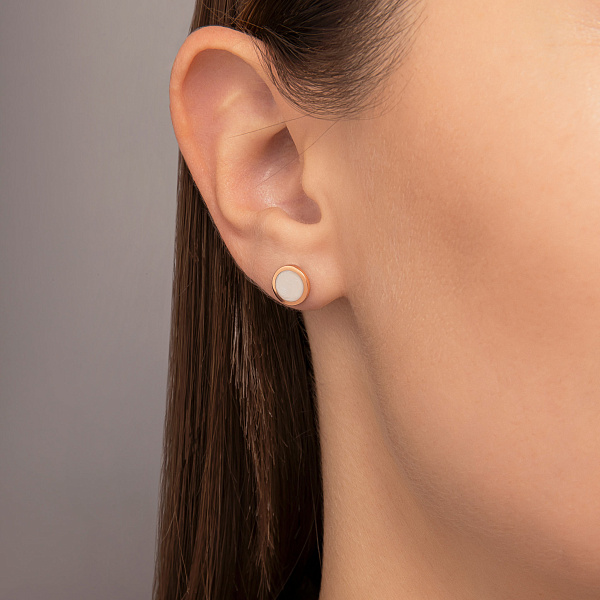 Золотые серьги пусеты Лýна с эмалью (арт. 111081еп) – изображение 2