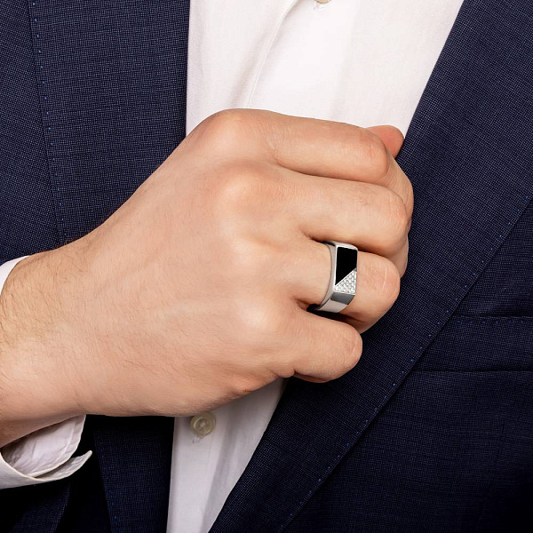 Печатка из белого золота с бриллиантами и эмалью (арт. К170088010беч) – изображение 2