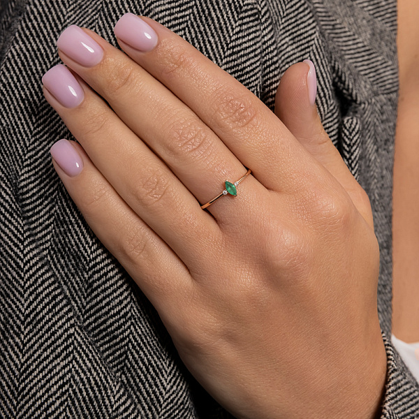 Золотое кольцо с изумрудами и бриллиантами (арт. К011357и) – изображение 3