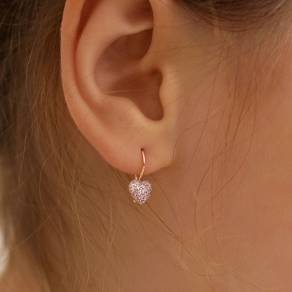 Дитячі золоті сережки «Серденька» з рожевими фіанітами (арт. 110443р) – зображення 2