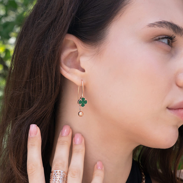 Золотые серьги Клевер с малахитом (арт. 109847/10млх) – изображение 2