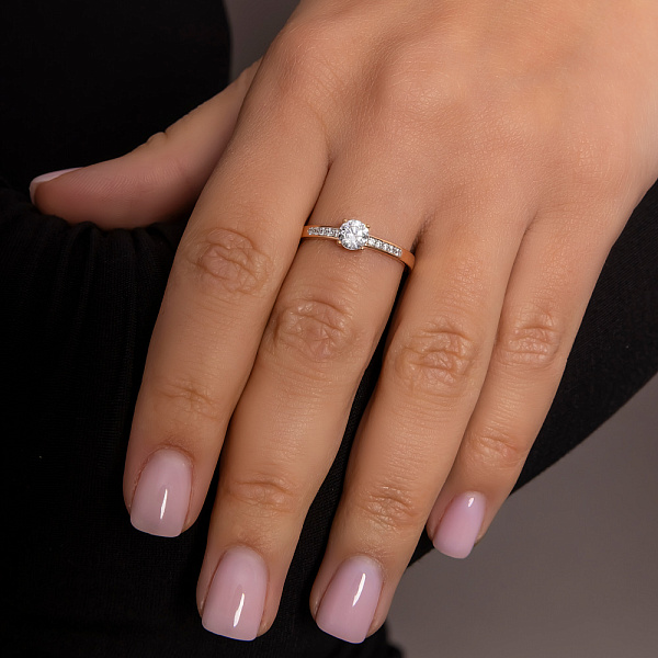 Золотое кольцо с фианитами (арт. 141264) – изображение 3