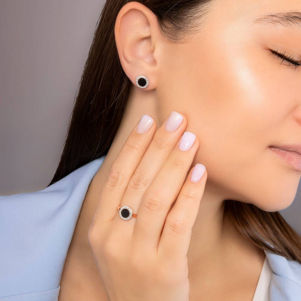 Золоті сережки-пусети Лýна з емаллю і фіанітами  (арт. 110327ч) – зображення 3