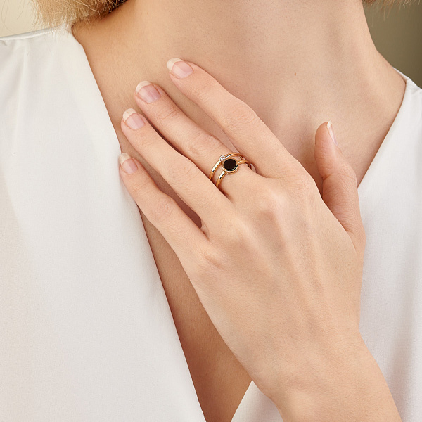 Золотое кольцо Лýна с эмалью и фианитом (арт. 141067жч) – изображение 2