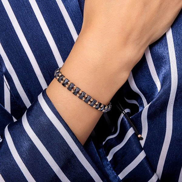 Браслет на нити с золотыми вставками и гематитом (арт. 324952/2гмтуа) – изображение 3