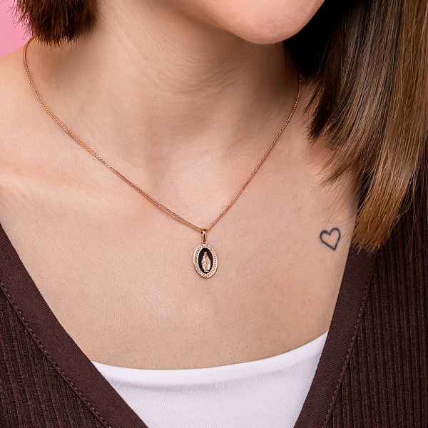 Золота ладанка Божа Матір з емаллю (арт. 440935еч) – зображення 2