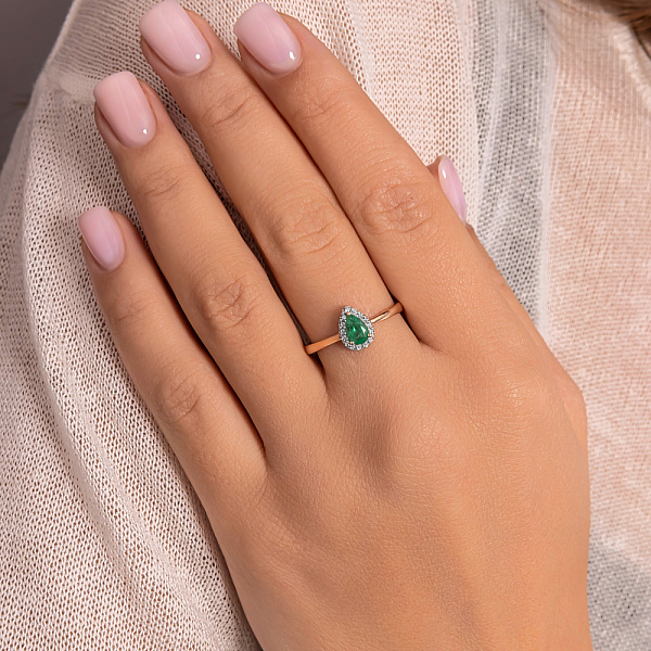 Золотое кольцо с изумрудом и бриллиантами (арт. К011235и) – изображение 3