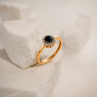 Золотое кольцо с сапфиром и бриллиантами (арт. К011078с)