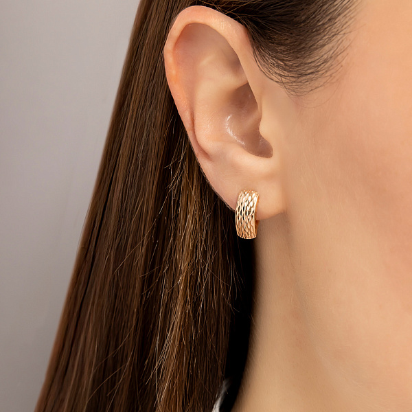 Золотые серьги прямоугольной формы с алмазной гранью (арт. 120601) – изображение 3