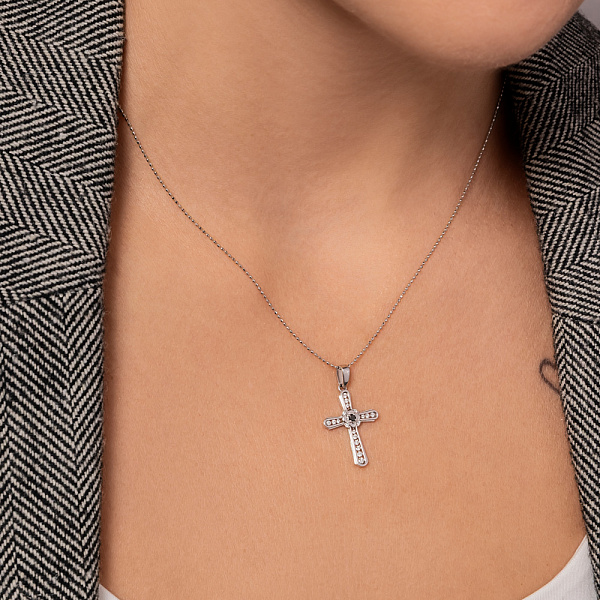 Крестик из белого золота с бриллиантами (арт. П011470020бч) – изображение 3
